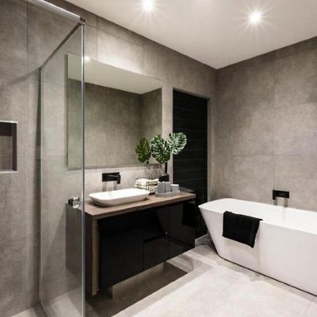 ניו דלהי Hotel Luxe Manor Near Delhi Airport מראה חיצוני תמונה